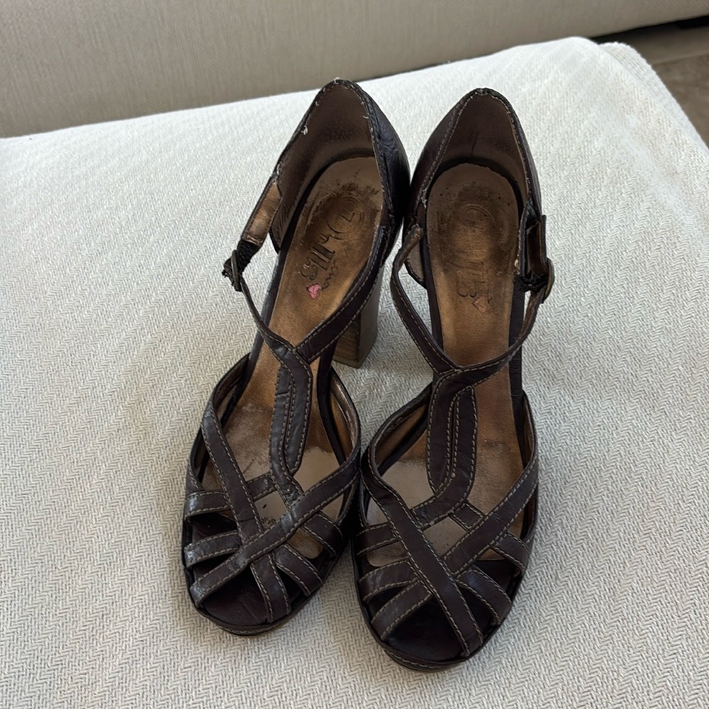 Dolls brown chunky sandal heels 1940’s inspired